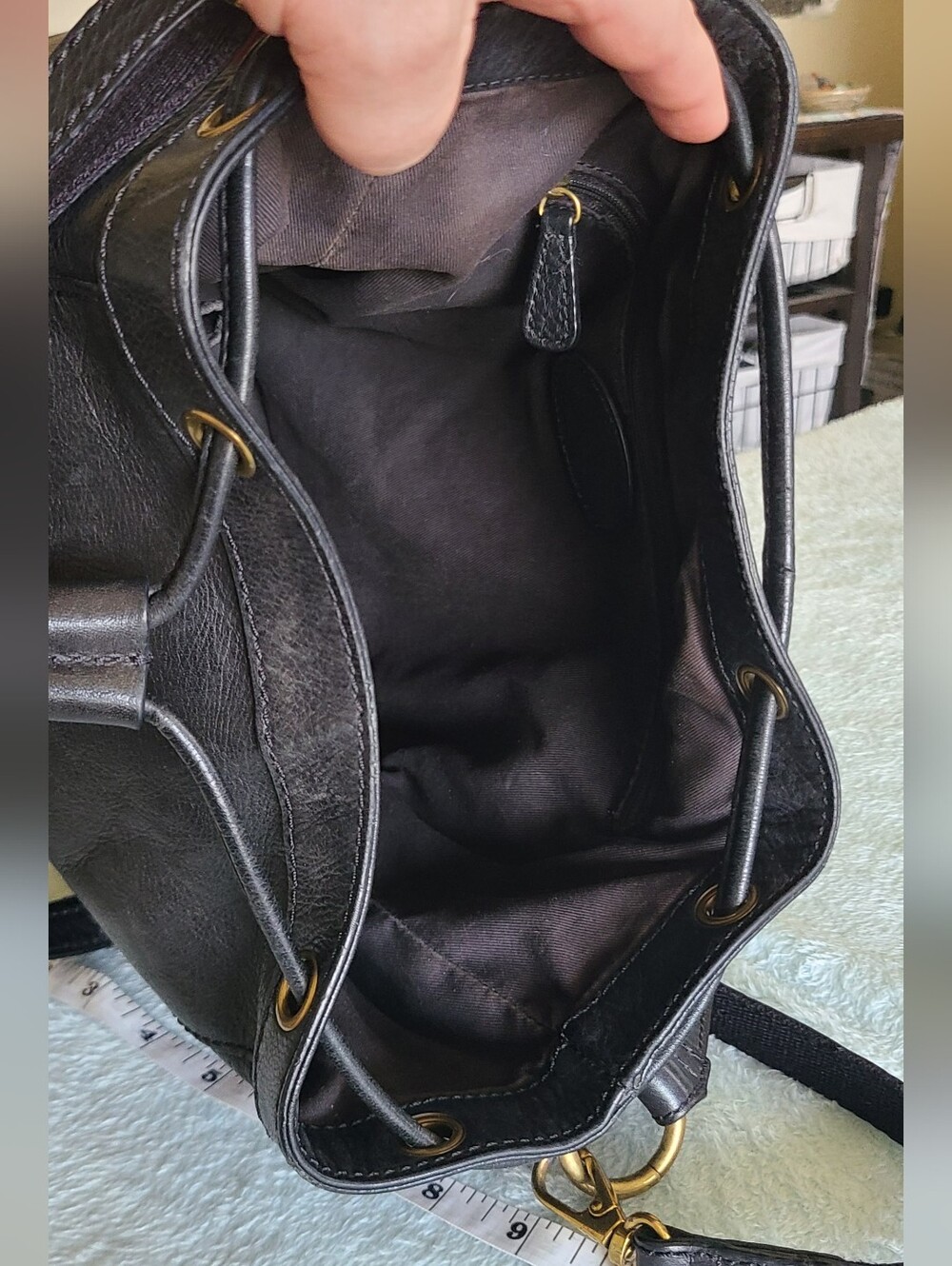 Vintage Fossil Black Leather Drawstring Shoulder Bag with Gold Hardware - Picture 13 of 13